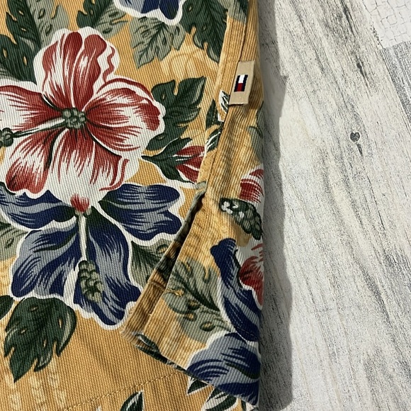 Vintage Tommy Hilfiger Floral Button Down Size Large - Picture 4 of 9